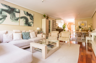 Lloguer Apartament a El Soto de la Moraleja. Bajo duplex de 211 m2 con terraza y jardin privado en alquiler e