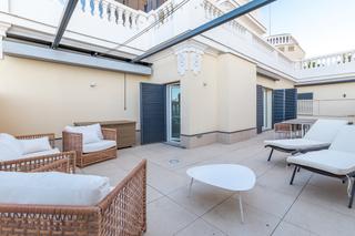 Apartament a Universidad-Malasaña. Exclusivo ático con dos terraza con comodidades modernas y encan