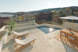 Appartement in N/a. Vida costera elevada en cala major.