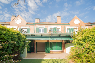 Casa aparellada a Encinar de los Reyes. Chalet adosado en el encinar de los reyes