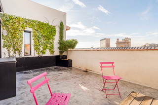 Apartamento en Universidad-Malasaña. Ático de estilo contemporáneo con dos terrazas en el corazón de