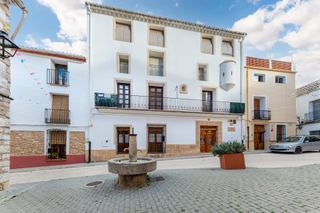 Casa a Vall de Gallinera (La). Impresionante villa restaurada de 1940 con piscina y vistas a la