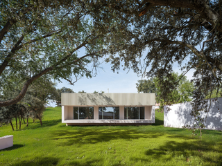 Haus in Urbanización Este-Montepríncipe. Chalet de obra nueva con ascensor, piscina y garaje independient