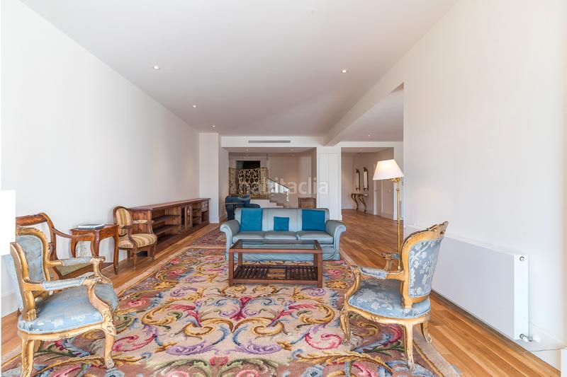 Foto a8f13b34-2ddc-43d0-9c2a-0de0d22ee3df. Alquiler apartamento piso a metros del retiro y con vistas al jardín botánico en alquiler en Madrid