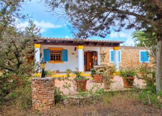 Casa a Formentera. Villa ibicenca con jardín en san francisco