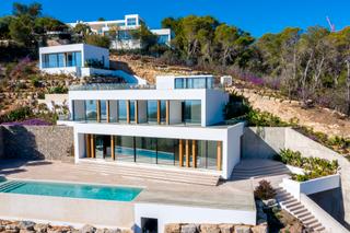 Casa a Roca Llisa. Villa de nueva construcción con vistas al mar en roca llisa