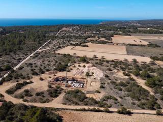 Terreny residencial a Formentera. Parcela en construcción en mal pas
