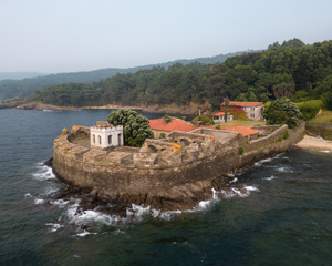 Masia a Cee. Castillo fortaleza siglo xviii en la costa da morte a coruña