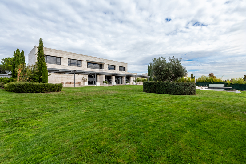 Foto c09242f9-6e73-480e-b510-cfb9f2ddb497. Lloguer casa amb aparcament piscina a La Finca Pozuelo de Alarcón