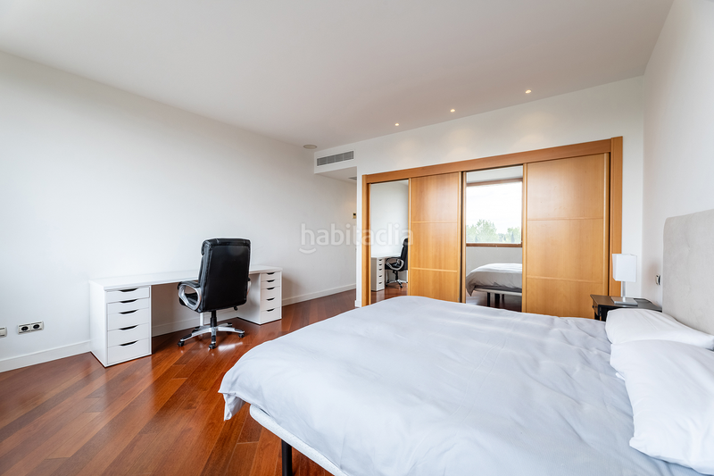 Foto f6b2d1be-5630-4f49-9df7-ad63704012d4. Lloguer casa amb aparcament piscina a La Finca Pozuelo de Alarcón