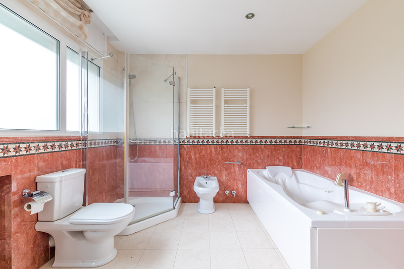 Foto 108cdcb0-d37f-47b2-a3fe-07ff3b115a8a. Rent house with heating parking pool in Las Lomas Boadilla del Monte