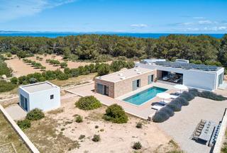 Casa a Formentera. Villa mediterránea de nueva construcción en la mola