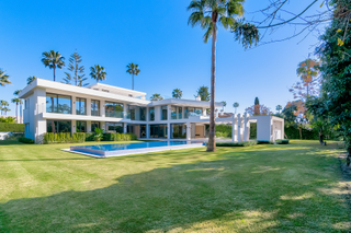 Casa a Sotogrande Costa. Villa moderna en sotogrande