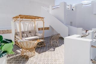 Lloguer Casa a Es Castell. Casa con piscina, patio y varias terrazas en la costa sureste de