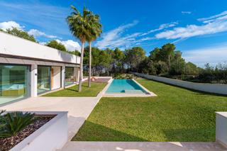 House in Son Vida. Elegante y moderna villa en son vida