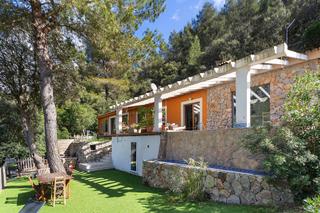Residential Plot  N/a. Finca con vistas a la montaña en esporles