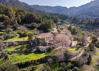 Country house in Estellencs. Mansión en estellencs con producción de aceite de oliva.