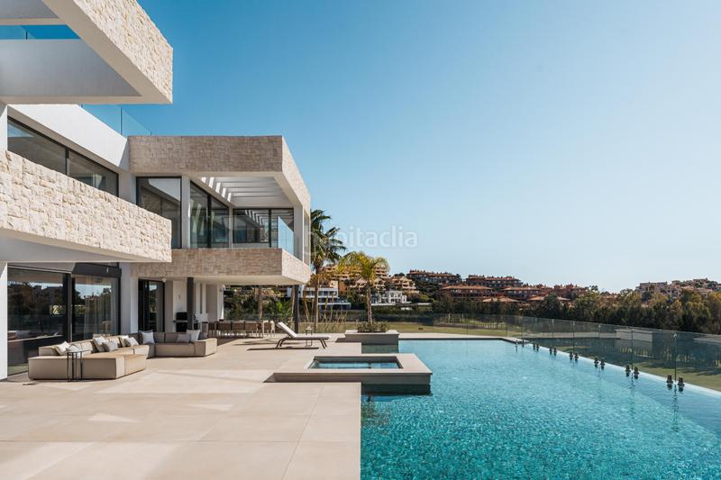 Foto 7ac6c6d3-d74e-44cd-9843-ab41e9ff0cec. Casa elegante y sofisticada nueva villa en construcción en venta en la alquería, benahavis en Benahavís