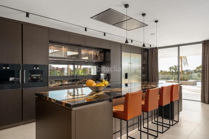 Foto 9aaf9db0-6354-481f-bad5-d0f40b4c2e19. Casa elegante y sofisticada nueva villa en construcción en venta en la alquería, benahavis en Benahavís