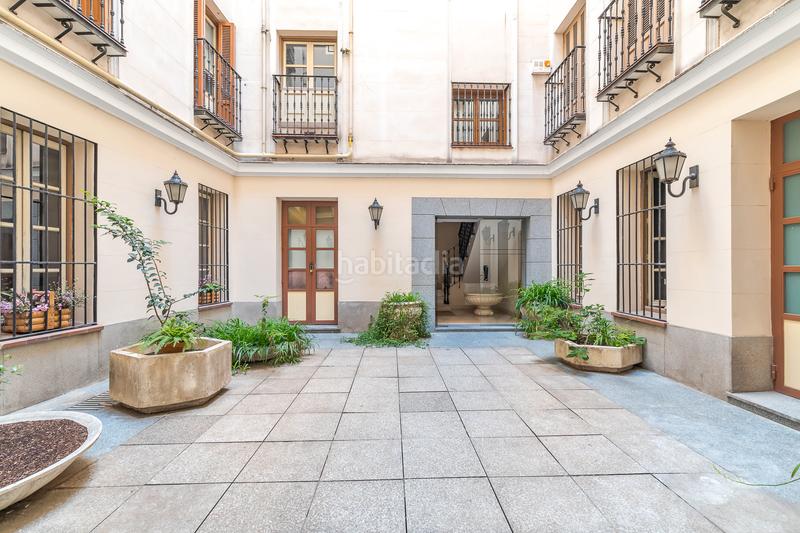 Foto 7656f011-82d1-440e-bc69-fb0bb77c889b. Alquiler apartamento moderno piso en alquiler en el centro en Madrid
