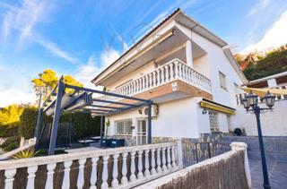 Casa a Can Palet de Vista Alegre. Casa unifamiliar con piscina en total privacidad y vistas a la m