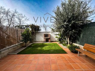 Casa a Espai Tolra - Els Pedrissos - Can Carner. Magnífica casa con gran garaje y patio privado en can carner, ca