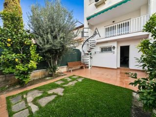 Casa in Espai Tolra - Els Pedrissos - Can Carner. Magnífica casa con gran garaje y patio privado en can carner, ca