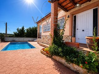 Casa a Terrafortuna - Puig Ventós. Casa unifamiliar con piscina, garaje y vistas panorámicas a la m