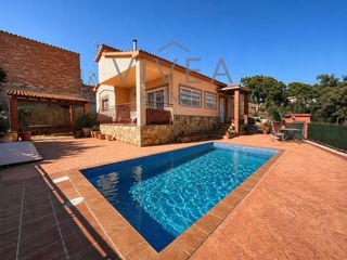 Casa a Terrafortuna - Puig Vent�s. Casa unifamiliar con piscina, garaje y vistas panor�micas a la m