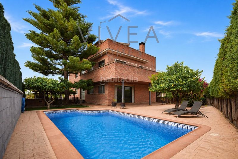 Foto 05cd3c2b-c88e-4236-bb33-a9780170b5f9. Casa amb calefacció aparcament piscina a Can Rull Sabadell