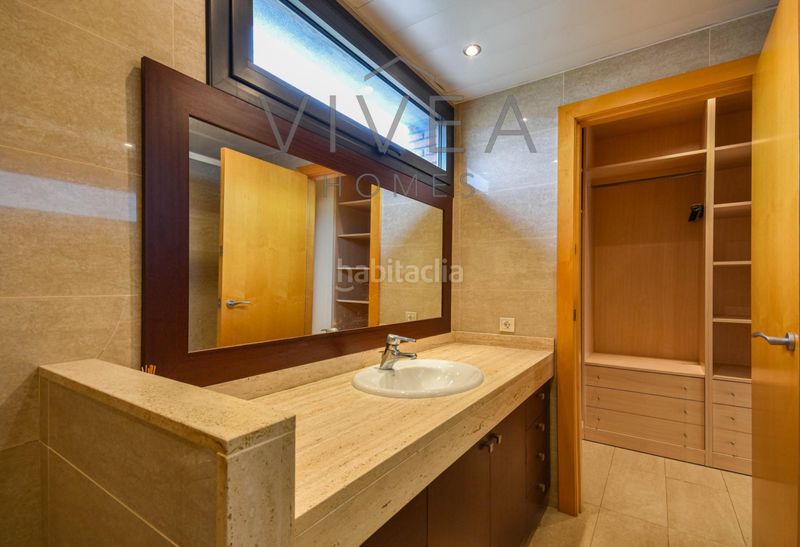 Foto 0ef89c19-6dca-42cb-8dff-9832f12a5f77. Casa amb calefacció aparcament piscina a Can Rull Sabadell