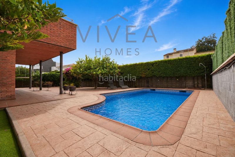 Foto 422ceac5-e62e-415b-ad75-00a8d2e3f32e. Casa amb calefacció aparcament piscina a Can Rull Sabadell