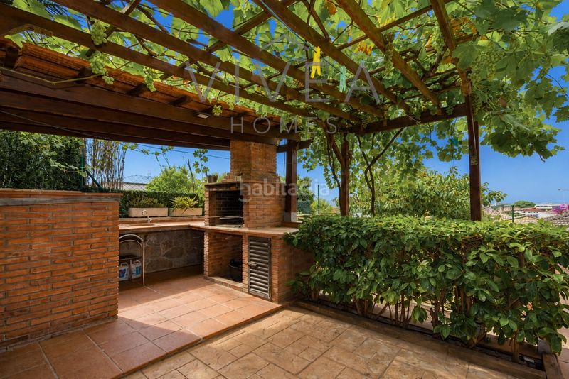 Foto 5bc98524-29c7-422d-a9dd-20754d9d70b2. Casa amb calefacció aparcament piscina a Can Rull Sabadell