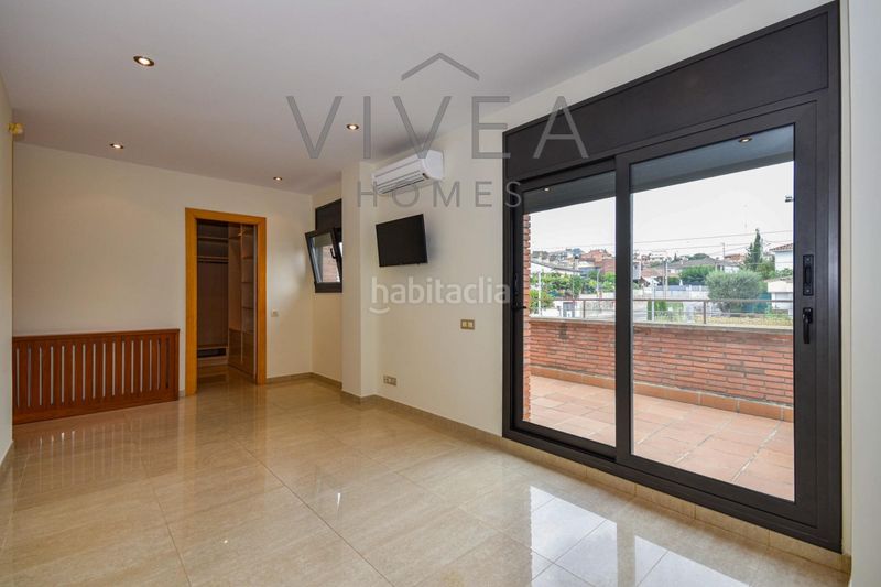Foto a9fc5de1-656d-48e6-afd6-108374573716. Casa amb calefacció aparcament piscina a Can Rull Sabadell