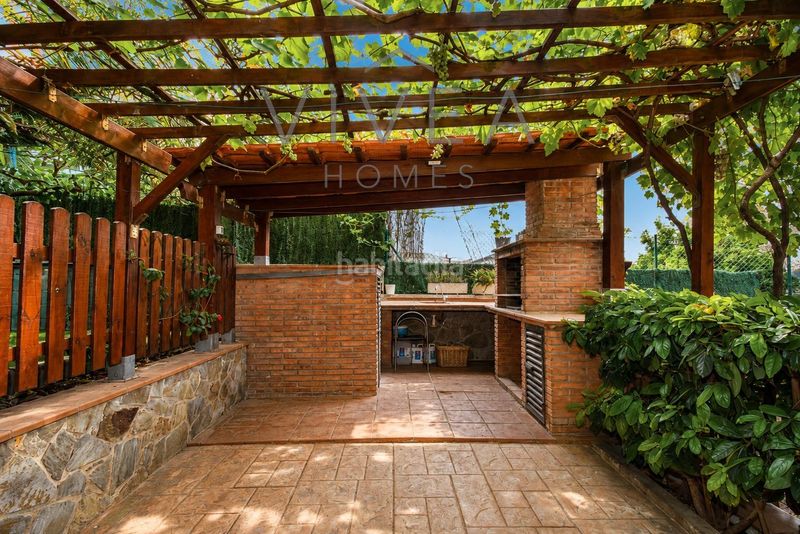 Foto b2aa9a6d-5b52-48eb-a16b-aff572d4a0fc. Casa amb calefacció aparcament piscina a Can Rull Sabadell