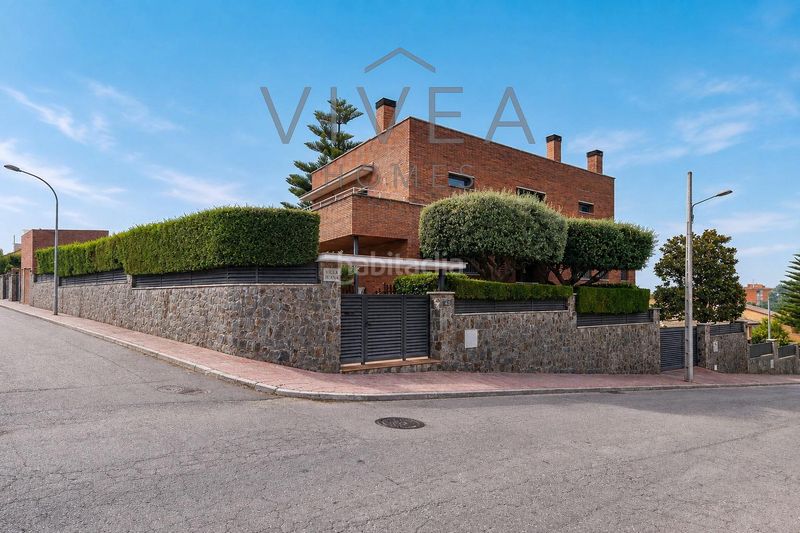 Foto d4ae2a4a-4fc2-4a7f-8a47-3ffe635d9fd3. Casa amb calefacció aparcament piscina a Can Rull Sabadell