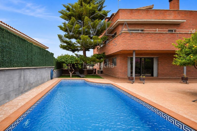 Foto eaa4826c-df50-437f-9e0d-24498435e509. Casa amb calefacció aparcament piscina a Can Rull Sabadell