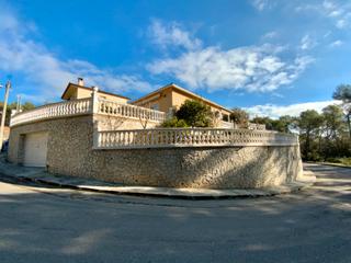 Maison à Castellnou-Can Mir-Can Solà. Casa con garaje de 200m2 y solar de 857m2