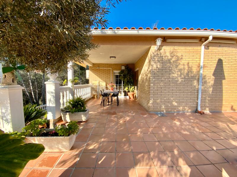 Foto e2cfbf7d-a8dc-4832-be0d-df91c247e12a. Casa  con garaje de 200m2 y solar de 857m2 en Rubí
