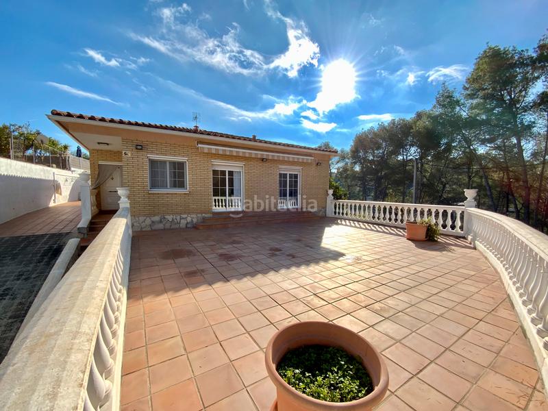 Foto e736ac5e-f429-44fb-8e6a-bae6286e97a1. Casa  con garaje de 200m2 y solar de 857m2 en Rubí