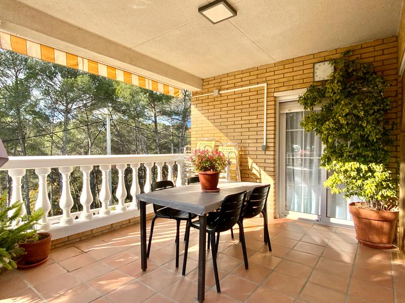 Foto ee81069e-06fa-4b21-b0d4-b186bc63d060. Casa  con garaje de 200m2 y solar de 857m2 en Rubí