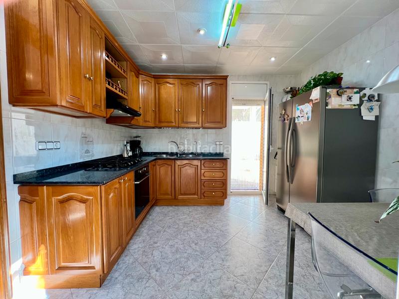 Foto f4dc691e-2fad-4f76-9198-86b306faf0ec. Casa  con garaje de 200m2 y solar de 857m2 en Rubí