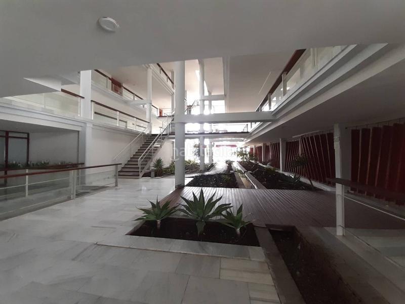 Foto f17b8937-ecc6-423e-bf9e-541a1a9d881e. Zweistöckige wohnung mit parking pool in Los Flamingos Benahavís