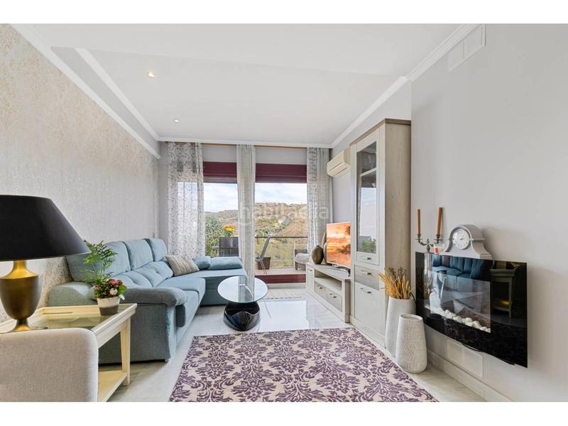 Foto 19942857-57e1-401f-9657-7c94f0b1b288. Zweistöckige wohnung mit parking pool in Los Flamingos Benahavís