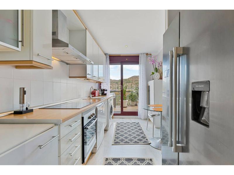 Foto 4948c192-22d0-472f-bb9c-0ebfcc146ab8. Zweistöckige wohnung mit parking pool in Los Flamingos Benahavís