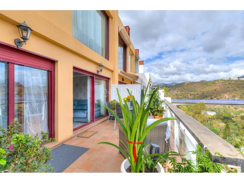 Foto f0adbe80-8db8-47af-86ca-f4a9417e5cbf. Zweistöckige wohnung mit parking pool in Los Flamingos Benahavís