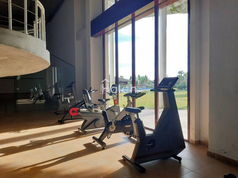 Foto fb08d100-d8d0-4011-aa9e-1a5225c4e2dd. Zweistöckige wohnung mit parking pool in Los Flamingos Benahavís