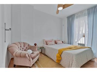 Haus in Manilva Pueblo. Casa íntegramente reformada con muebles de diseño en venta en ma