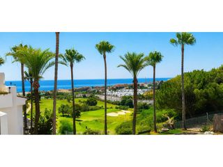 Pis  Urbanizacion fuente de la duquesa 1. Piso con vistas al mar y al golf en puerto de la duquesa manilva