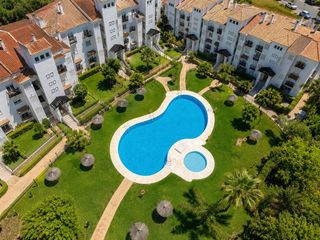 Appartement  Calle leopoldo alas. Piso en venta en sabinillas con piscina, garaje y trastero un pi